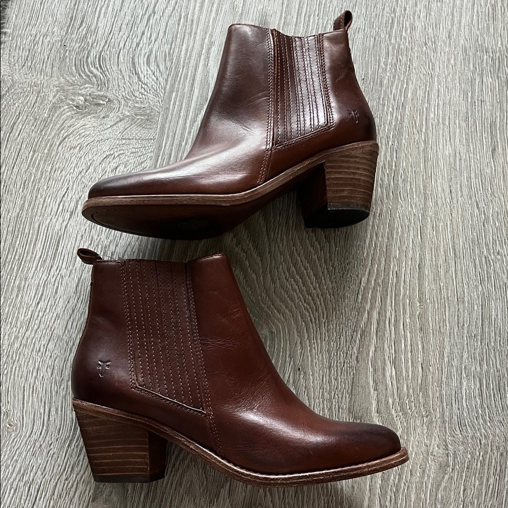 FRYE AND CO. Dark Brown Ankle Booties